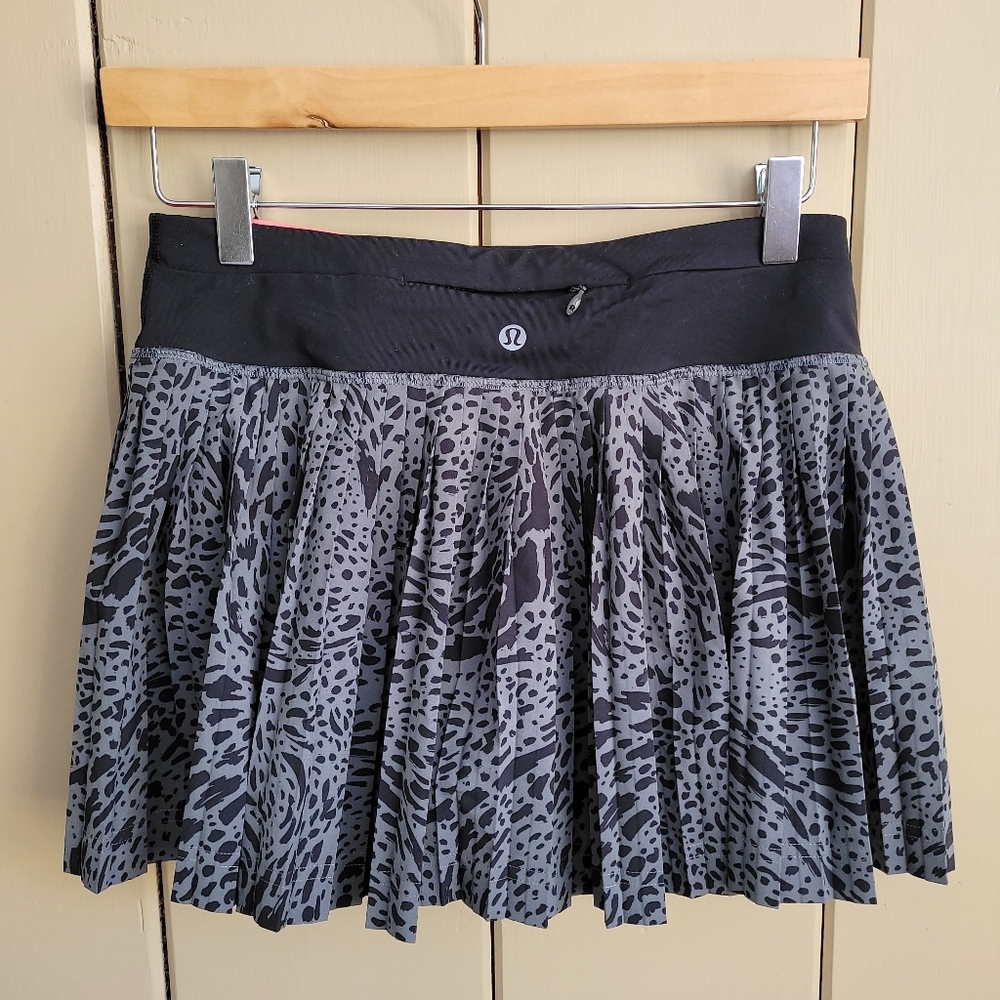 Lululemon  Pleat to Street waterway  mark animal print  pleated skirt